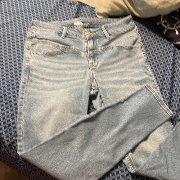 Old navy ladies jeans - Picture 2 of 3
